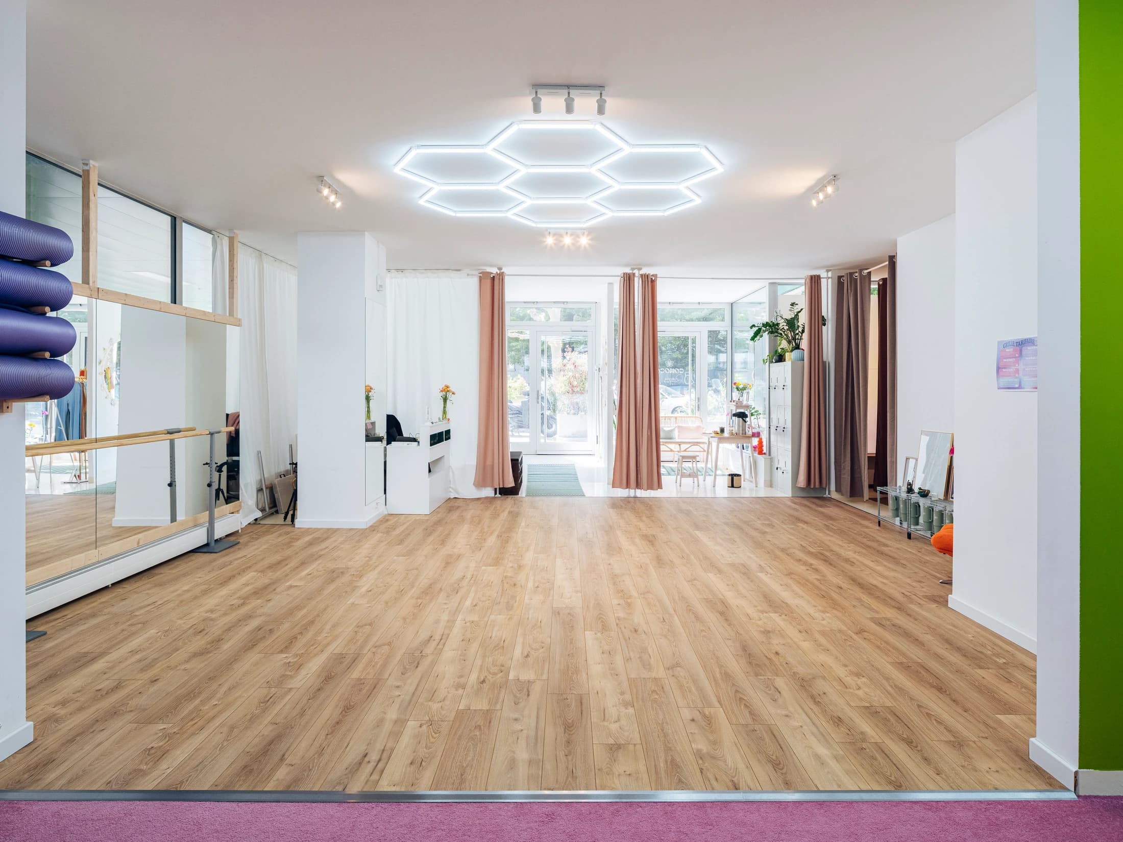 Grande salle de danse du studio COMOCO à Genève Servette, à 20 minutes de Lancy